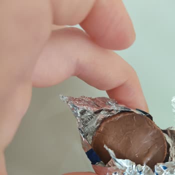 Ülker Çikolatasında Kıl Bulunması Müşteri Güvenini Sarsıyor