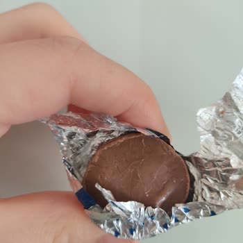 Ülker Çikolatasında Kıl Bulunması Müşteri Güvenini Sarsıyor