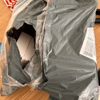 DHL Kargonun Yırtık Poşeti Ve Çalınan Saat