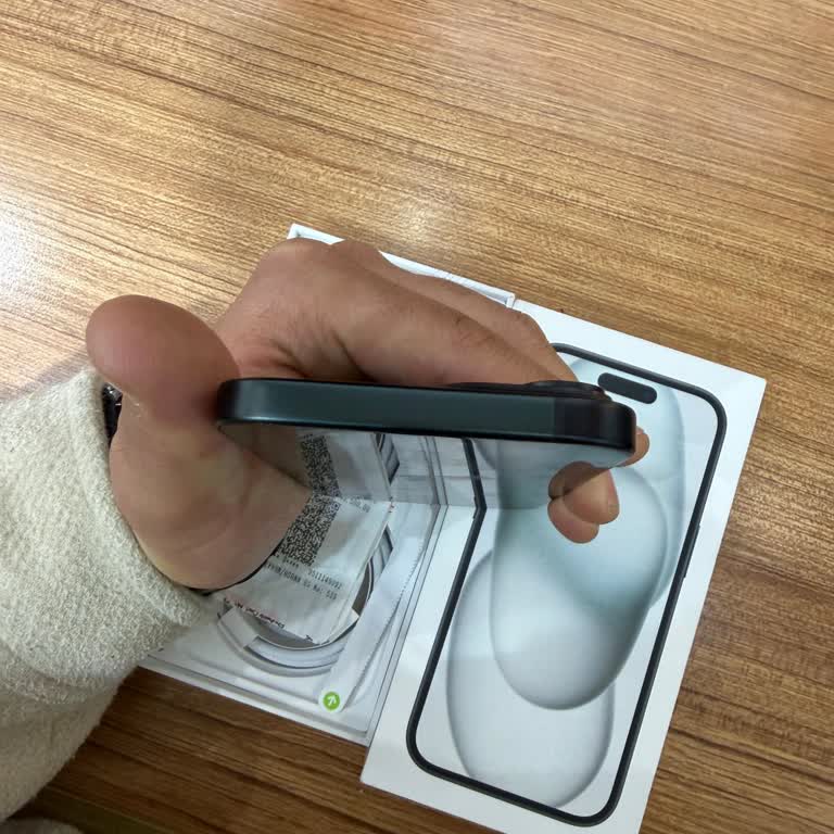 Sipariş Edilen Siyah İPhone 15 Yanlış Renk Olarak Teslim Edildi