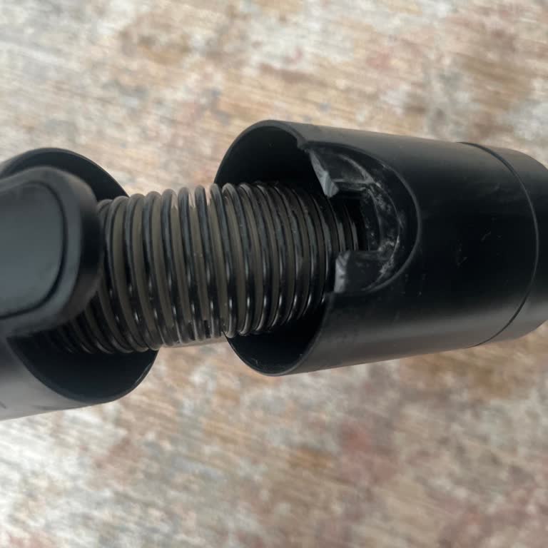 Arçelik SD9461 Süpürgenin Boru Katlama Düğmesi Kırıldı, Garanti Kapsamında Onarım Talebi