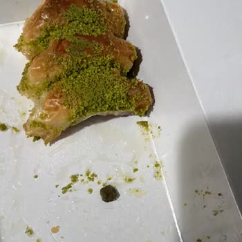 Göksu Şubesinde Tatlıda Taş: Diş Kırma Riski