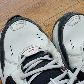 Nike Ayakkabısının İç Kuması Yırtıldı, FLO Haksız Tüketici Hatası İddiası