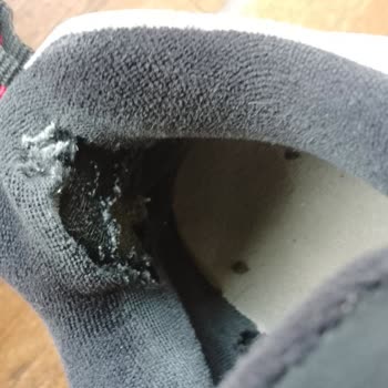 Nike Ayakkabısının İç Kuması Yırtıldı, FLO Haksız Tüketici Hatası İddiası