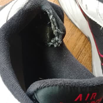 Nike Ayakkabısının İç Kuması Yırtıldı, FLO Haksız Tüketici Hatası İddiası