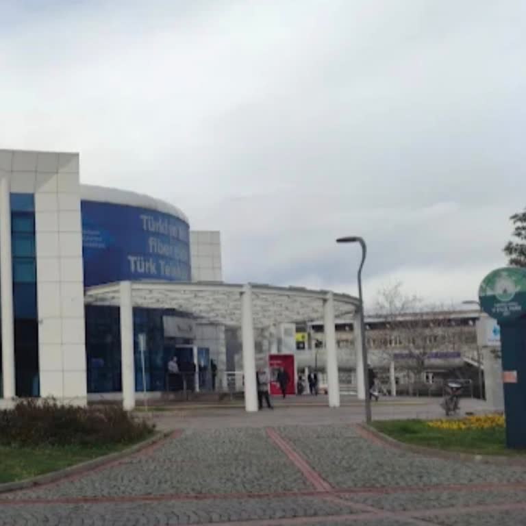 Türk Telekom Bursa’da Resmi Çalışma Saatinden Önce Kapıdan Çevrilen Müşteriler