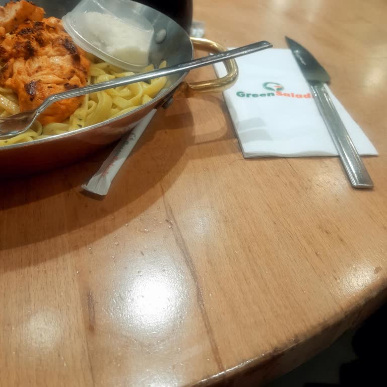 Green Salads Şubesinde Zorunlu Oturma Ve Personel Baskısı