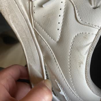 Bershka Spor Ayakkabısının Kısa Sürede Açılması Ve Deri Soyulması