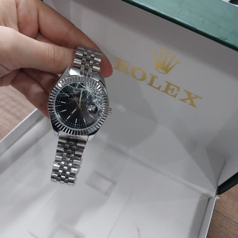 Kırık Rolex Saat Ve Cevapsız Satıcı