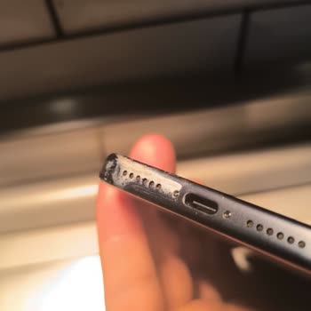 İPhone 17 Pro Max Boya Soyulması Nedeniyle Değişim Talebi