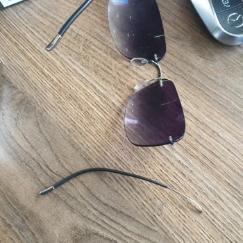 Silhouette Titanyum Gözlük Sapları Sürekli Kırılıyor, Ücretsiz Değişim Talebi