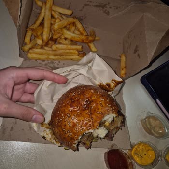 Migros Yemek’ten Çiğ Cheeseburger İçin İade Ve Açıklama Talebi