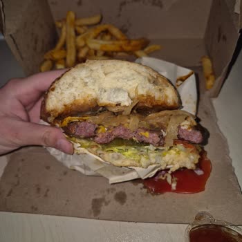 Migros Yemek’ten Çiğ Cheeseburger İçin İade Ve Açıklama Talebi