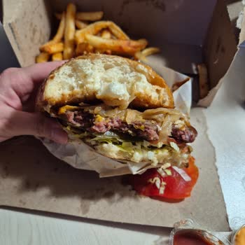 Migros Yemek’ten Çiğ Cheeseburger İçin İade Ve Açıklama Talebi