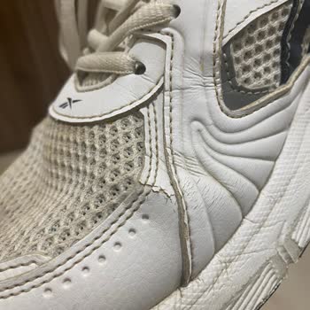 FLO Mağazasındaki Reebok Ayakkabısının 10 Ayda Yıpranması Ve Değişim Reddi