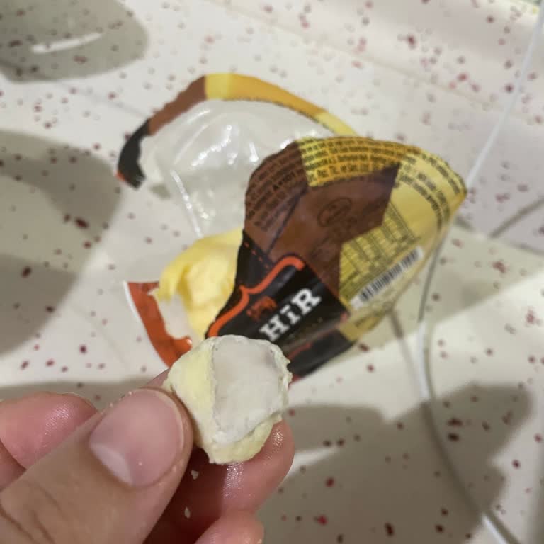 A101 Kaşar Peynirinde Kırık Fayans Parçası Tespiti