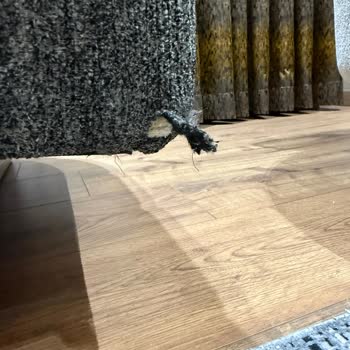 Kumaş Parçaları Sürekli Çözülüyor, Akyüz Mobilya’dan Kalıcı Çözüm Bekliyor