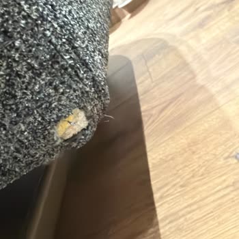 Kumaş Parçaları Sürekli Çözülüyor, Akyüz Mobilya’dan Kalıcı Çözüm Bekliyor