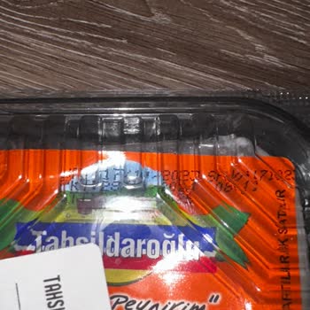 Yanlış Etiketli Bozuk Peynir Ve Şarküteri Personelinin Saygısız Tutumu