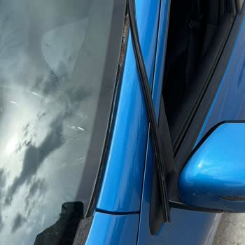 Sertepe Yetkili Servisinde Ön Cam Sonrası Yağmur Suyu İçeri Giriyor Ve Parça Eksik: Güvenlik Riski