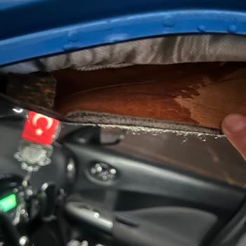 Sertepe Yetkili Servisinde Ön Cam Sonrası Yağmur Suyu İçeri Giriyor Ve Parça Eksik: Güvenlik Riski