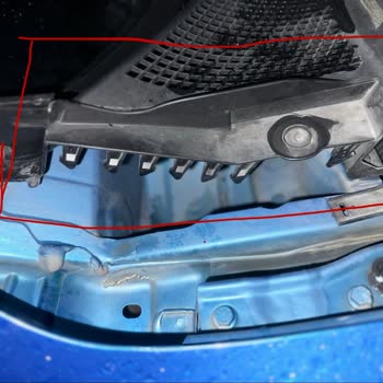 Sertepe Yetkili Servisinde Ön Cam Sonrası Yağmur Suyu İçeri Giriyor Ve Parça Eksik: Güvenlik Riski