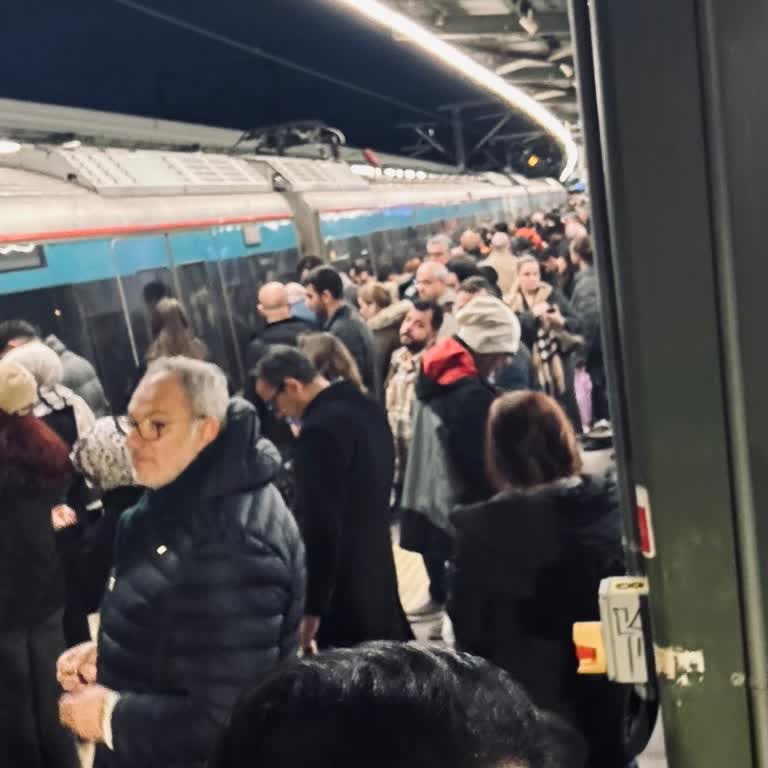 Marmaray'da Açıklama Yapılmadan Bekletilme Ve Personel Eksikliği