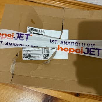 Yırtık Kargo Kutusunda Mahrem Ürünlerin Korunmaması Şikayeti