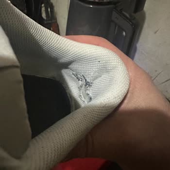 In Street Nike Ayakkabım Üç Ay Sonra Yırtıldı, Mağaza Müşteri Hatası Dedi