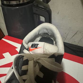 In Street Nike Ayakkabım Üç Ay Sonra Yırtıldı, Mağaza Müşteri Hatası Dedi