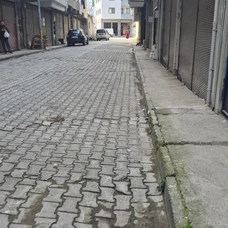 Araklı Merkez Mahallesinde Terzi İbrahim Sokak’ın Altyapı Ve Kaldırım Eksikliği