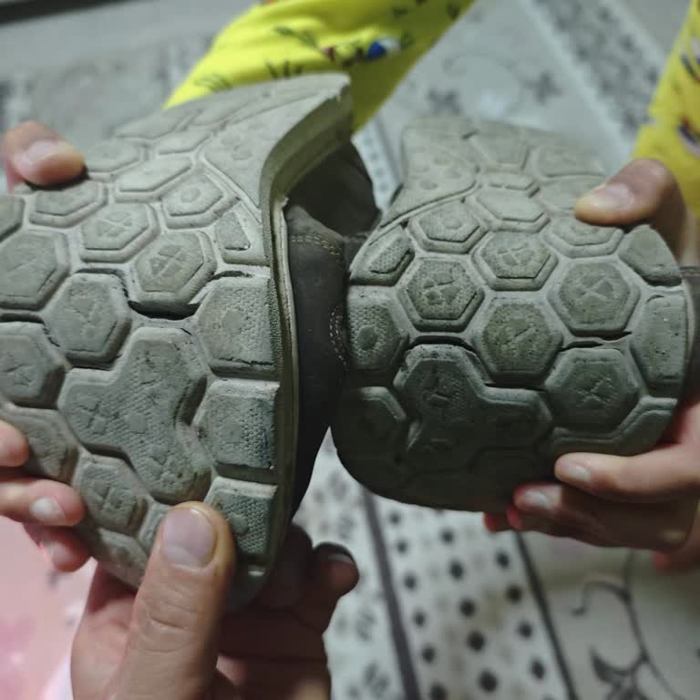 Ayakkabının Tabanı Kısa Sürede Yırtıldı Ve Mağaza Çalışanının Kırıcı Tutumu