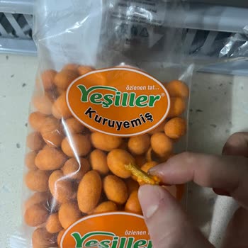 Yeşiller Turuncu Soslu Fıstığındaki Sert Yabancı Cisim Ve Çocuk Güvenliği Endişesi