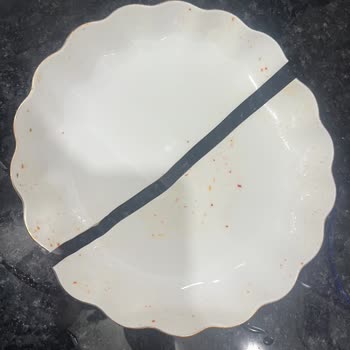 Karaca Züccaciye Yemek Takımının İçinden Kırık Ürün Çıktı