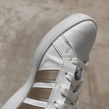 Üç Saatte Kırılan Adidas Ayakkabı İçin Değişim Ve İade Talebi