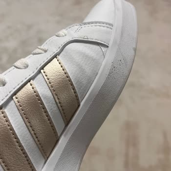 Üç Saatte Kırılan Adidas Ayakkabı İçin Değişim Ve İade Talebi
