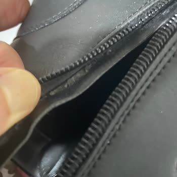 Sağ Fermuar Çalışmıyor Ve Deri Dökülmesi Nedeniyle Bot İadesi Talebi