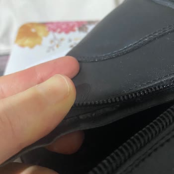 Sağ Fermuar Çalışmıyor Ve Deri Dökülmesi Nedeniyle Bot İadesi Talebi