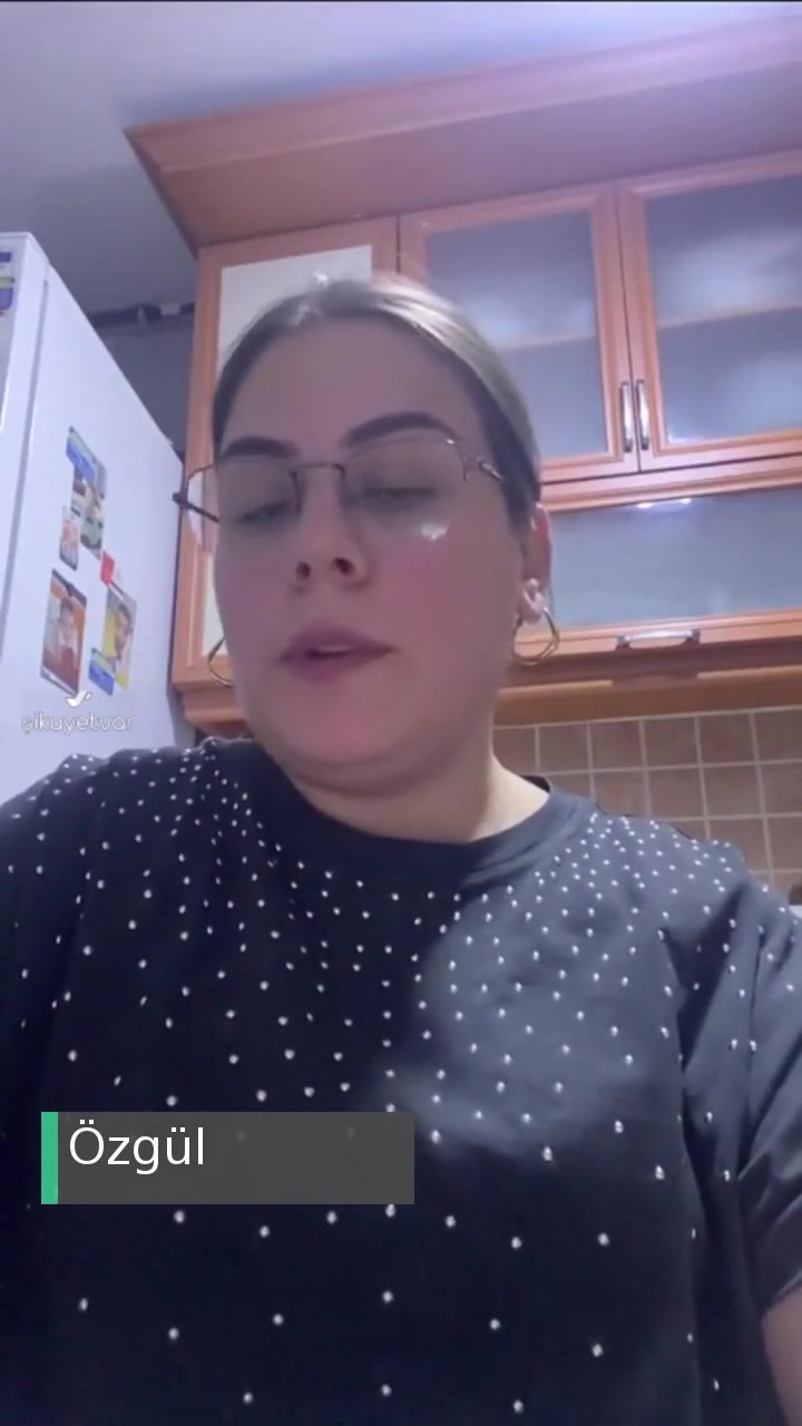 İzmir Katip Çelebi Hastanesi Sekreterlerin Tavrı Çok Kötü! videonun kapak resmi