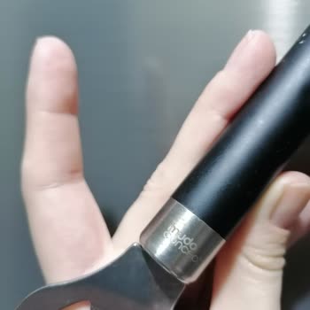 Mudo Concept Handy Şişe Açacağı %100 Paslanmaz Çelik Olmasına Rağmen Kısa Sürede Paslandı