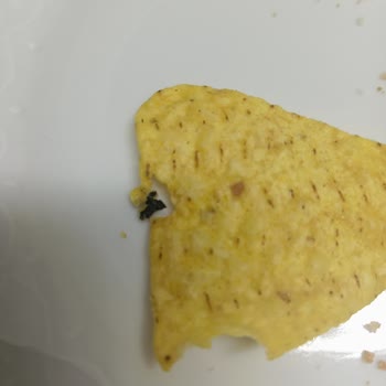 BİM Ballı Hardallı Cipsinde Bulunan Plastik Parça Sağlık Endişesi