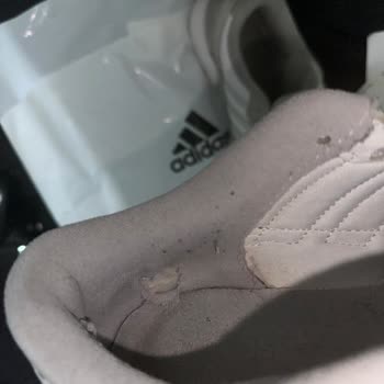 Adidas Ayakkabıda Tekrarlanan Üretim Hatası Ve Kullanıcı Hatası İddiaları