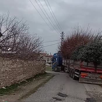 Konya Büyükşehir Belediyesi Telefon Direkleri Üzerimize Yıkılacak!