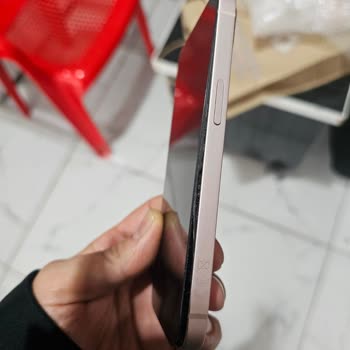 Apple İPhone 13 Ekran Şişmesi Ve Isınma Nedeniyle Ücretsiz Değişim Talebi