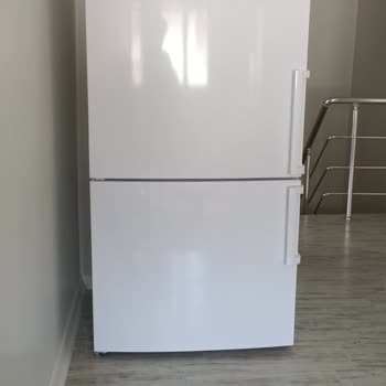 Servis Kurulumda Buzdolabı Çizildi, Renk Uyumsuzluğu Ve Duvar Zarar Gördü