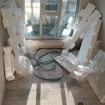 Servis Kurulumda Buzdolabı Çizildi, Renk Uyumsuzluğu Ve Duvar Zarar Gördü