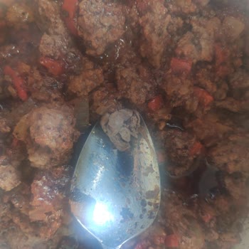 Arnavutköy Avlu AVM'de Kıyma İçinde Alakasız Et Parçaları