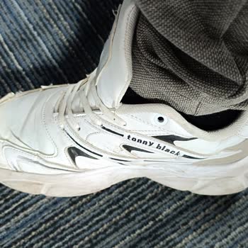 Kısa Sürede Patlayan Ayakkabı, 3 Aylık Garanti Sınırlaması Değişim İsteğini Engelliyor