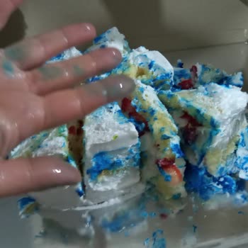 Lezzeti Şah Pastanesi Gıda Boyası Değdiği Yerden Çıkmıyor