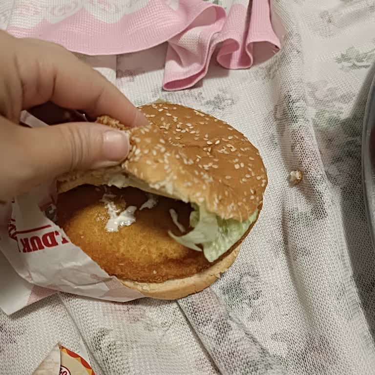 Yanlış Ve Eksik Gelen Hamburgerlerde İade Talebi Haksızca Reddedildi